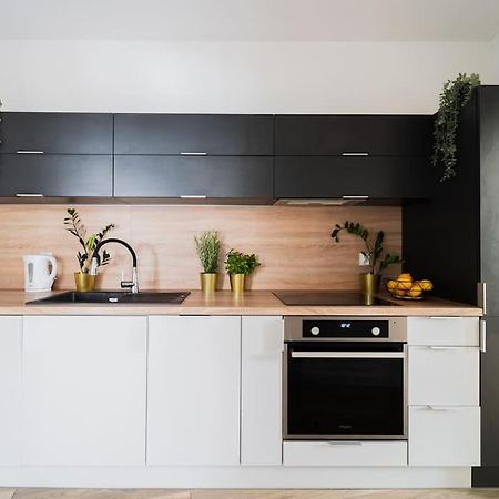 City Center - 3 Rooms - New Building - Private Parking Place - Garage Вроцлав Екстериор снимка