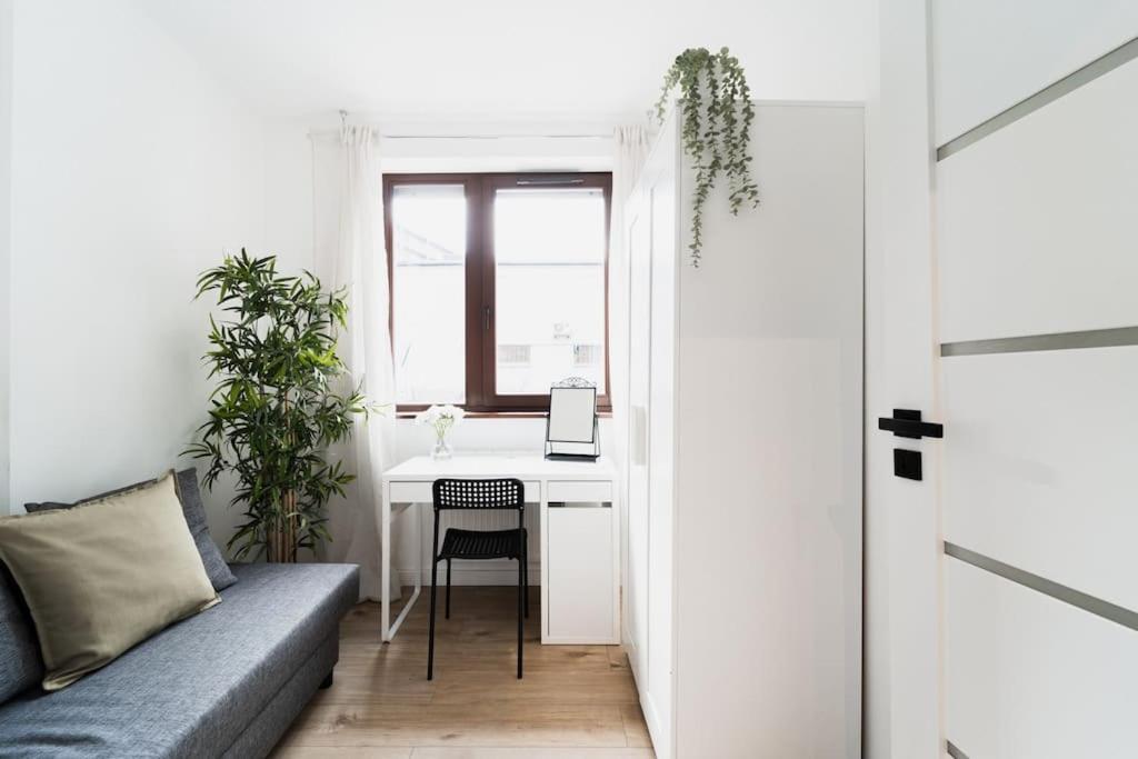 City Center - 3 Rooms - New Building - Private Parking Place - Garage Вроцлав Екстериор снимка