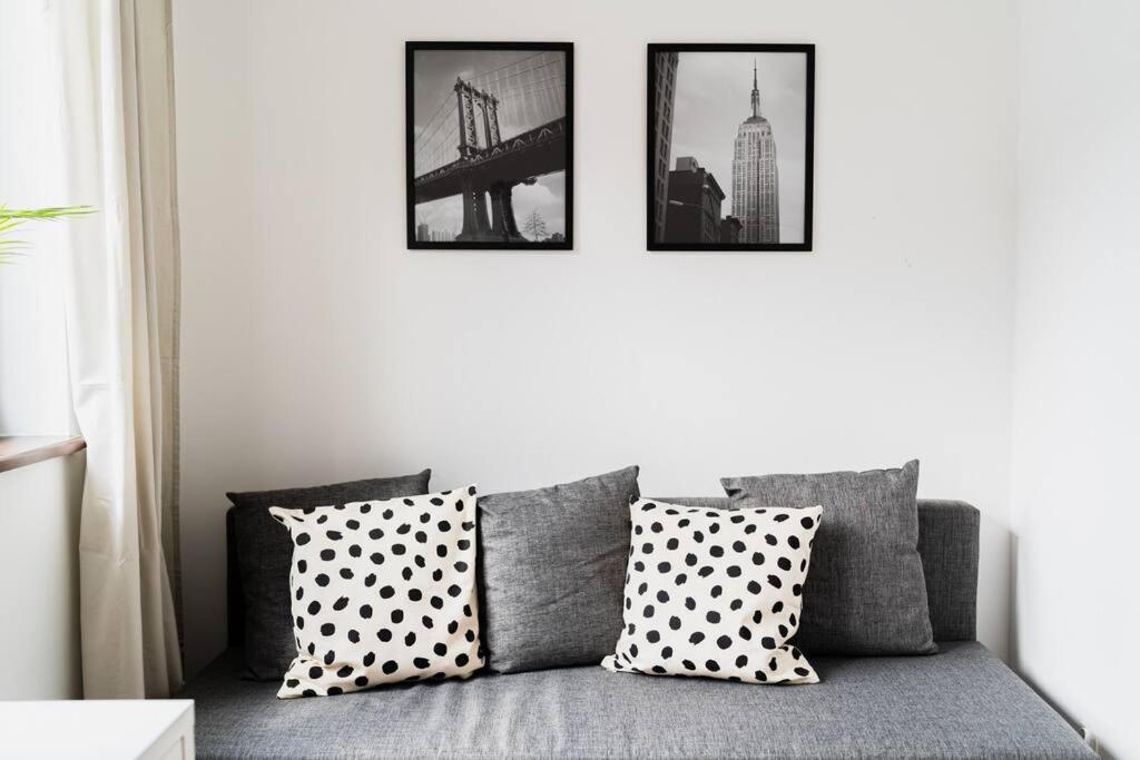 City Center - 3 Rooms - New Building - Private Parking Place - Garage Вроцлав Екстериор снимка