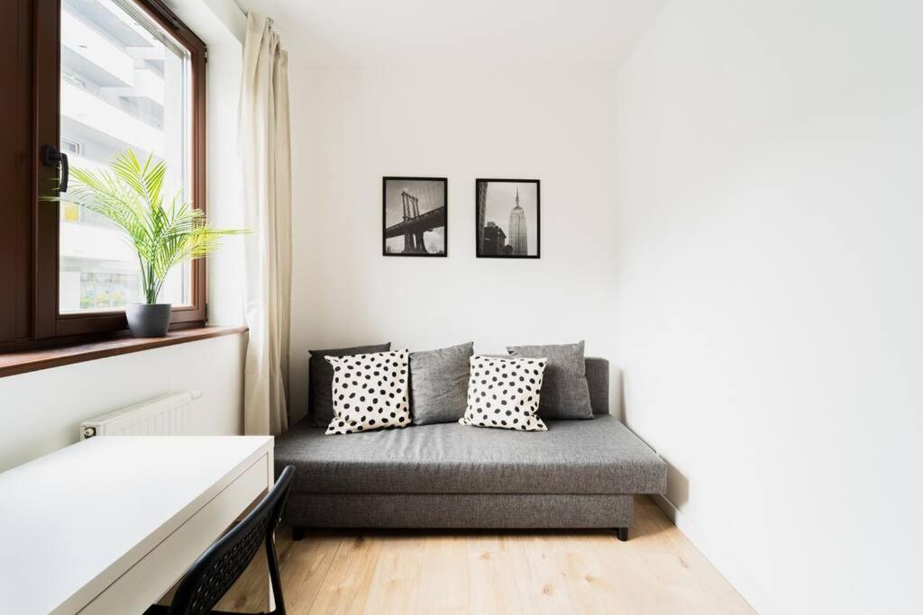 City Center - 3 Rooms - New Building - Private Parking Place - Garage Вроцлав Екстериор снимка