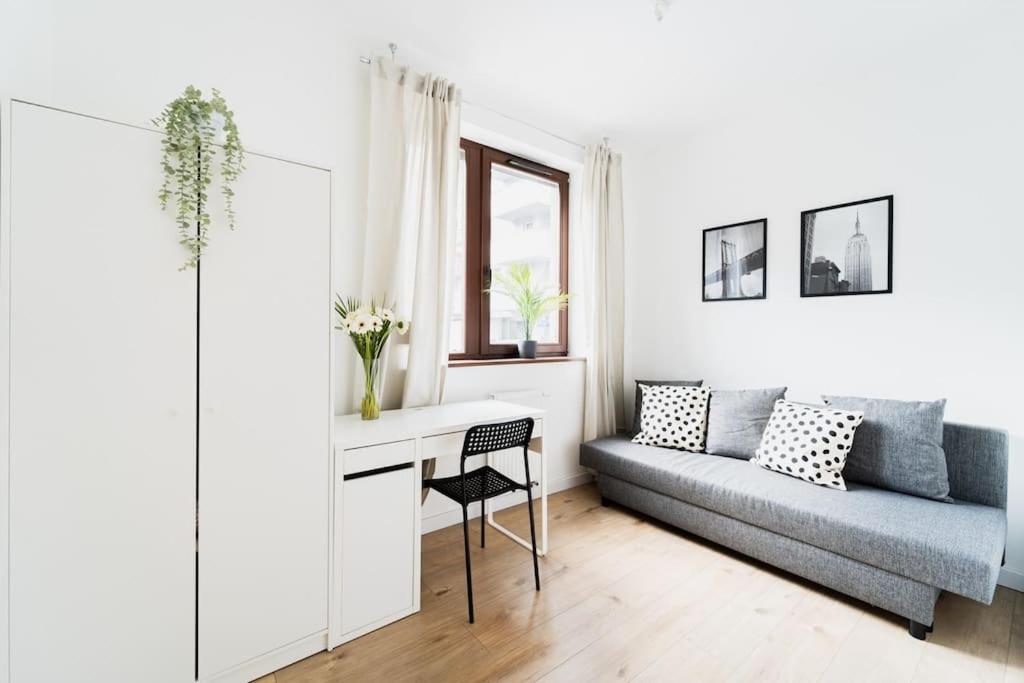 City Center - 3 Rooms - New Building - Private Parking Place - Garage Вроцлав Екстериор снимка
