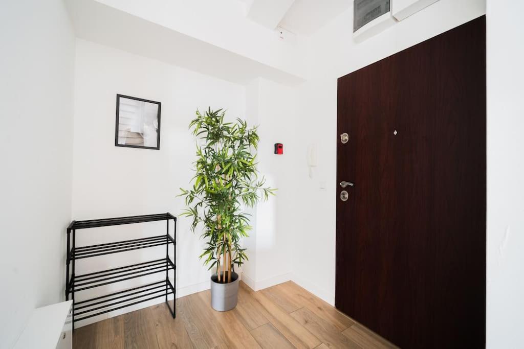 City Center - 3 Rooms - New Building - Private Parking Place - Garage Вроцлав Екстериор снимка